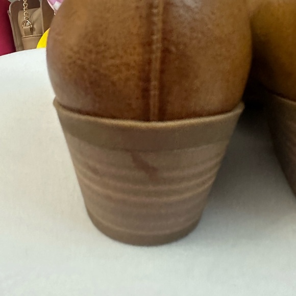 Frye and Co. Saddle Tan Clogs Size 6 - Picture 10 of 10